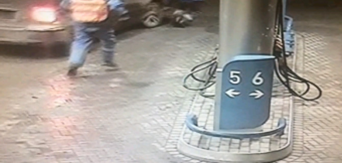 В Петербурге водитель не заплатил за бензин и сбил работника АЗС