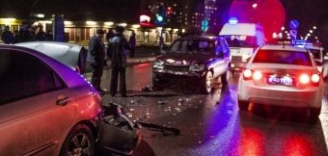 В Кингисеппе полицейский протаранил машину с беременной женщиной