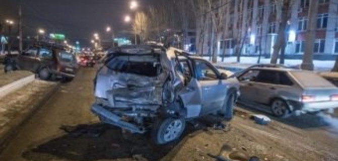 В Екатеринбурге после массового ДТП водитель фуры пытался скрыться