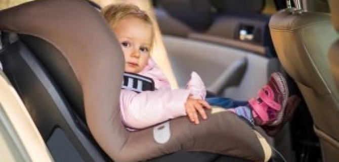 Возбуждено уголовное дело в отношении петербурженки, оставившей двухлетнюю дочь в машине без присмотра