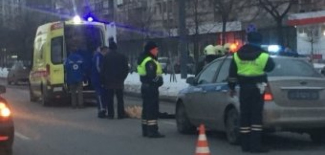 На улице Димитрова в Петербурге насмерть сбили женщину