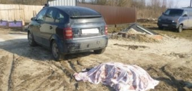 В Брянске женщину задавило собственным автомобилем