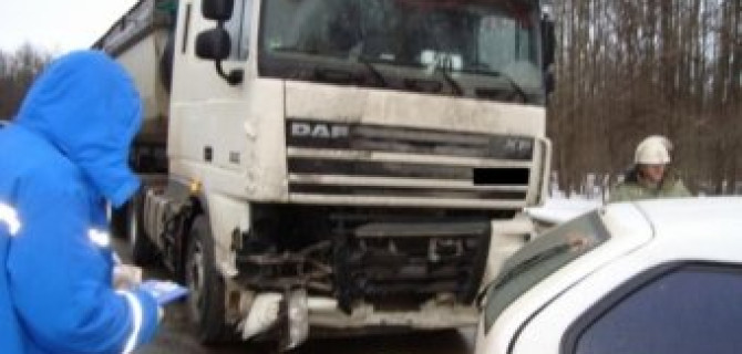 Под Тулой фура раздавила легковушку с людьми