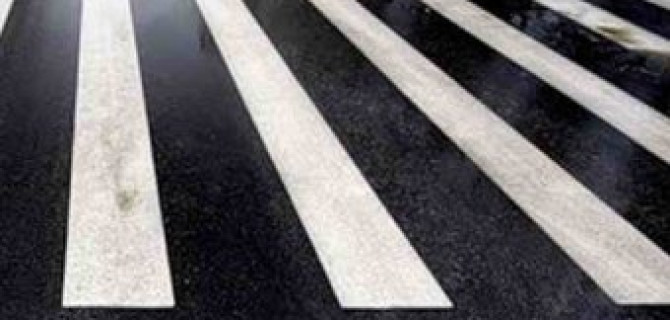 На западе Москвы два пешехода попали под колеса автомобиля