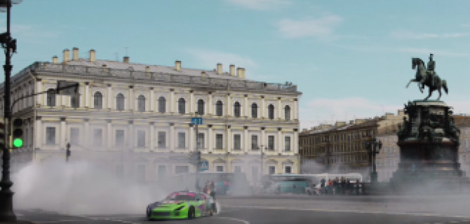 Гонщик опубликовал ролик с кадрами профессионального дрифта в самом центре Санкт-Петербурга