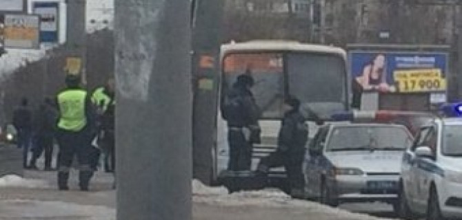 В Петербурге маршрутка переехала трехлетнюю девочку