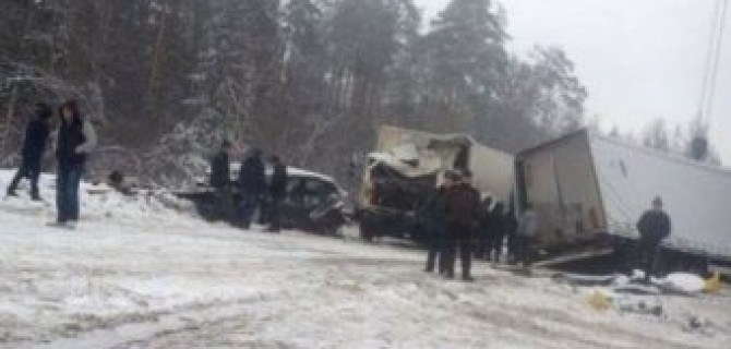 Под Владимиром в массовом ДТП погиб человек и пятеро пострадали