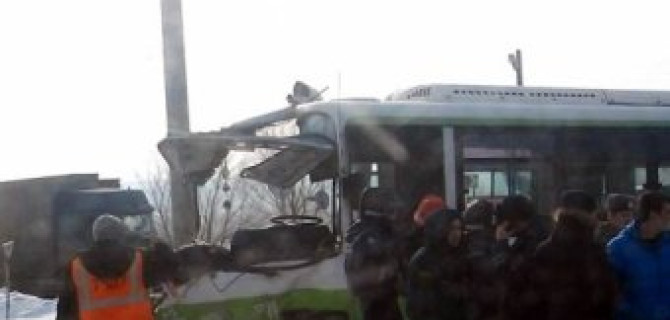 Под Ижевском при столкновении автобуса и поезда погибла кондуктор