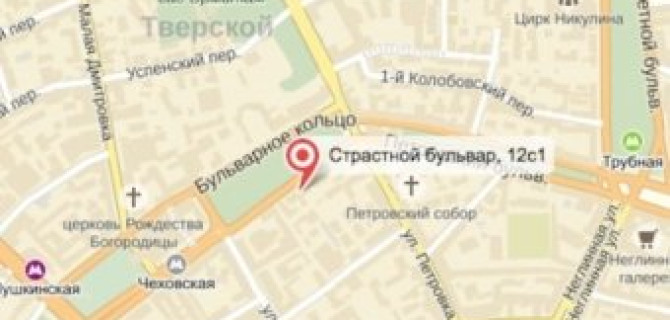 Иномарка в Москве сбила пешехода и врезалась в дом