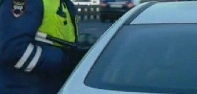 В Петербурге водитель BMW переехал полицейского