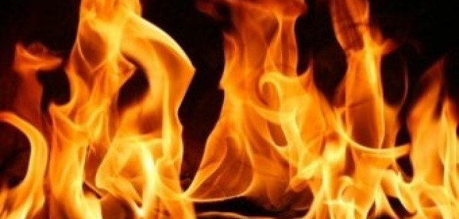 В Петербурге на ходу тушили мусоровоз