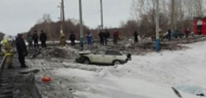 В Башкирии при столкновении поезда с ВАЗом погиб человек