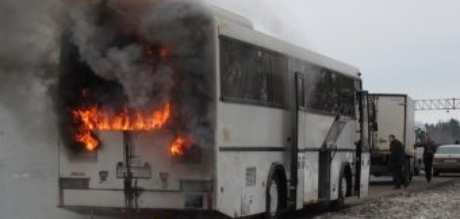 Рейсовый автобус сгорел на трассе M3 в Белоруссии