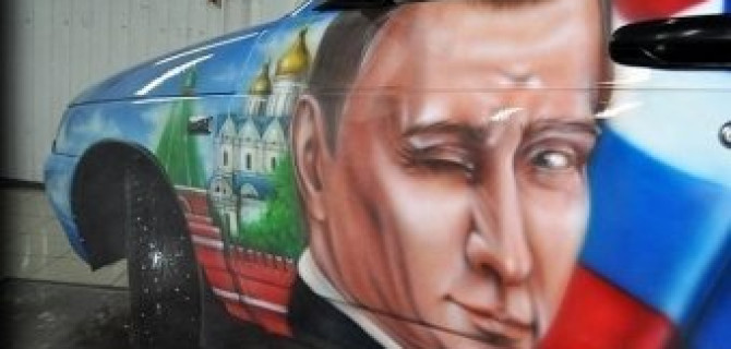 Грустный Барак Обама и задорный Владимир Путин - автовиниловый тюнинг российской  "Лады"