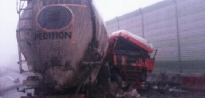 Под Тулой на трассе М-4 разбилась фура