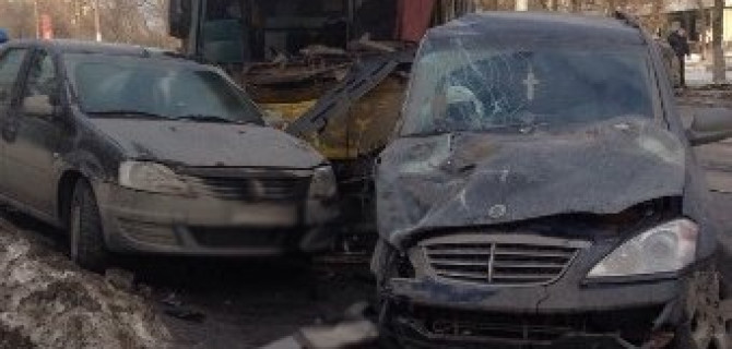 В ДТП в Самаре с маршруткой пострадали восемь человек