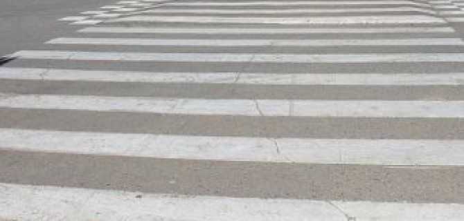 На Римского-Корсакова сбили женщину, переходившую на «зеленый»