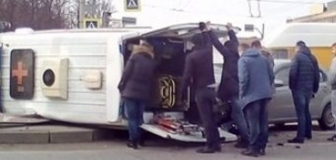 В Петербурге пострадавшая в ДТП со "Скорой" беременная девушка родила здоровую девочку