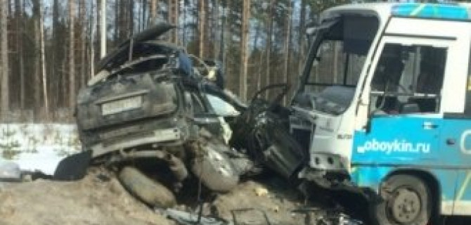 В Ленобласти ПАЗ практически раздавил Lexus, двое погибших