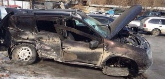 В Горно-Алтайске в результате столкновения Toyota Camry и Renault Duster погибла девушка, ещё четверо - в больнице