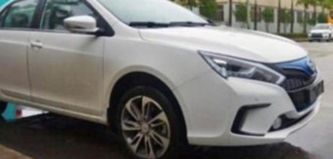 В Китае готовится к выходу новый электрокар BYD Qin EV300