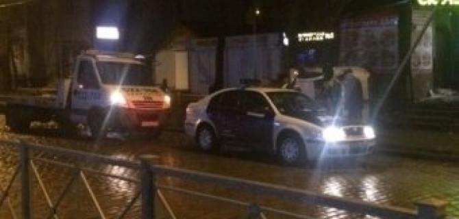 В Калининграде KIA врезался в магазин