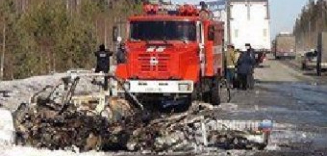 Водитель ВАЗа сгорел после ДТП с фурой в Свердловской области