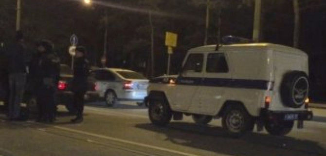 Или полицейский УАЗ попал в ДТП - или полиция приехала на место драки