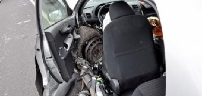 В Москве погиб водитель Toyota Supra после столкновения с деревом