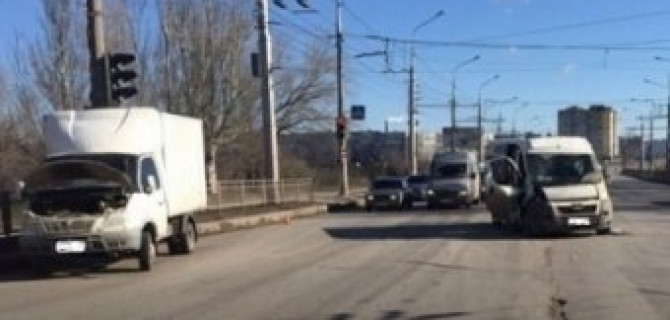 В Волгограде в ДТП с маршруткой пострадали люди