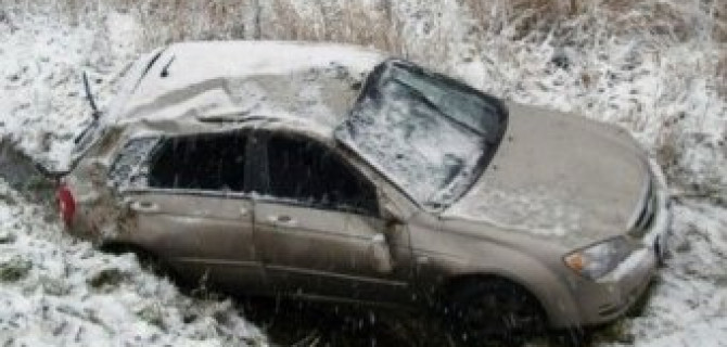 Под Смоленском Lexus съехал в кювет – погиб водитель