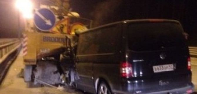 Водитель Volkswagen погиб в ДТП со спецтехникой на КАД