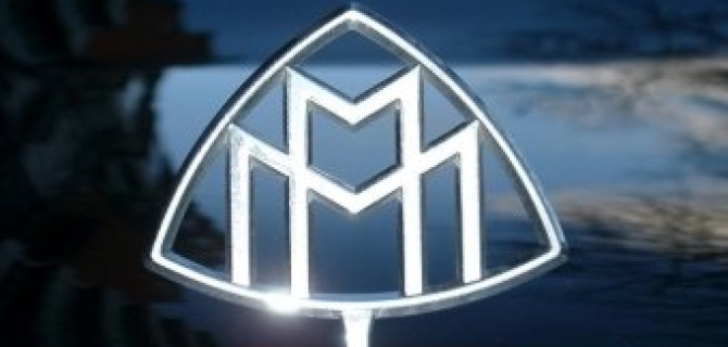 Два автомобиля Maybach столкнулись в Москве