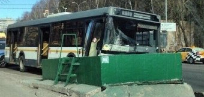 В Зеленограде в ДТП с автобусом пострадали три человека