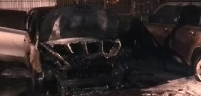 В Петербурге за одну ночь в четырех пожарах пострадали девять автомобилей