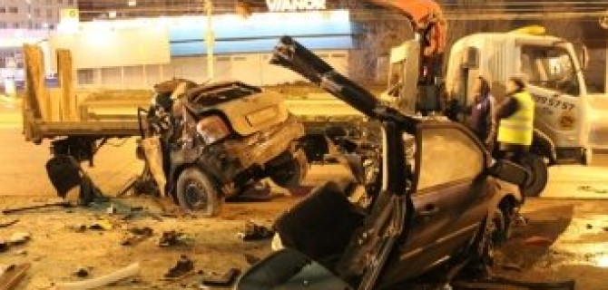 В Новосибирске в ДТП «Тойоту» разорвало на части