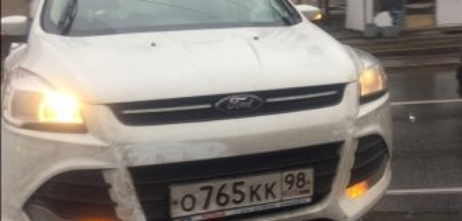 Утренняя авария у перекрестка Энгельса и Ланского перекрыла движение транспорта. 