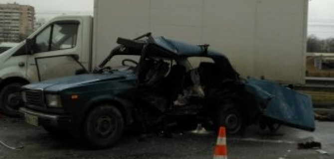 В ДТП на Белградской в Петербурге погиб водитель ВАЗа