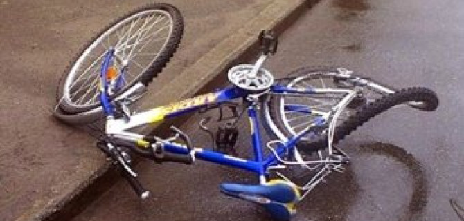 В Петербурге на Маршала Казакова сбили мальчика на велосипеде