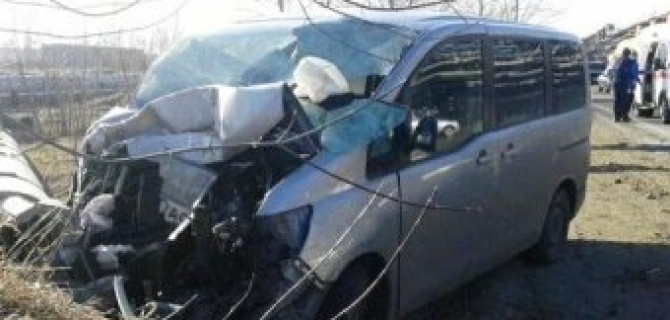 Автомобиль врезался в опору вышки в АНХК