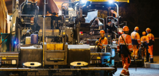 Тёплая погода стала причиной раннего ремонта дорог в Москве