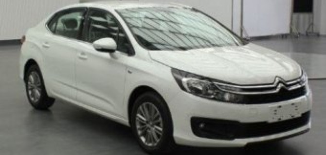 В Сети появились фото обновленного седана Citroen C4