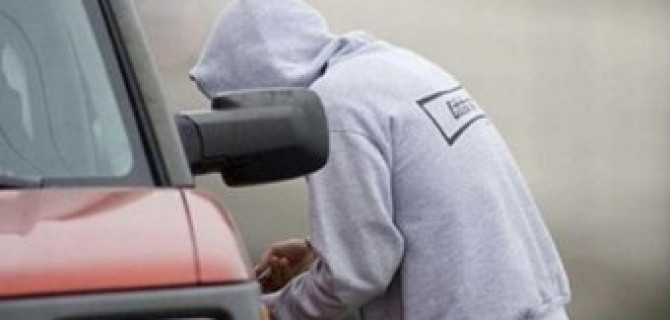 18-летний юноша угнал машину и разгромил детскую площадку во Всеволожске