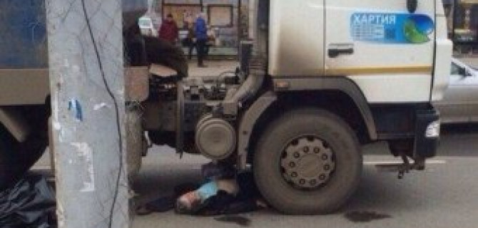 В Отрадном грузовик задавил человека