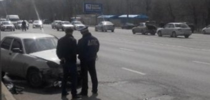 В Волгограде водитель BMW устроил ДТП с пятью автомобилями