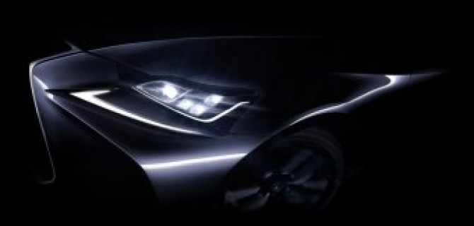 В Сети появился тизер обновленного седана Lexus IS