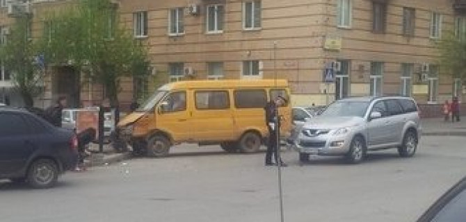 В Волгограде в ДТП попала маршрутка с пассажирами