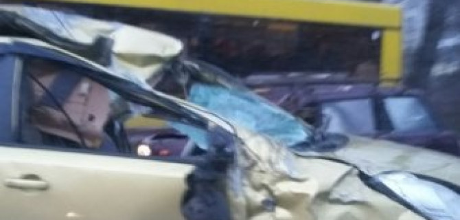 На Новороссийской в массовом ДТП пострадала женщина-водитель