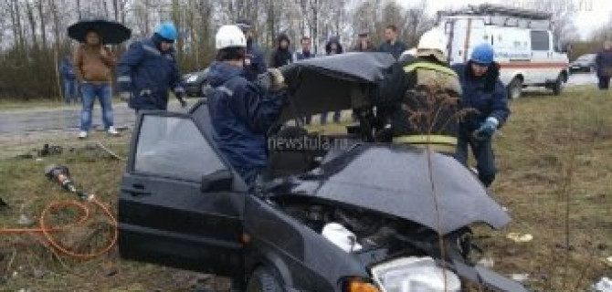 В лобовом столкновении Infiniti и ВАЗа под Тулой погибла 28-летняя женщина