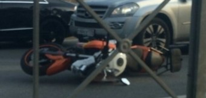 На Парашютной насмерть разбился мотоциклист с пассажиром